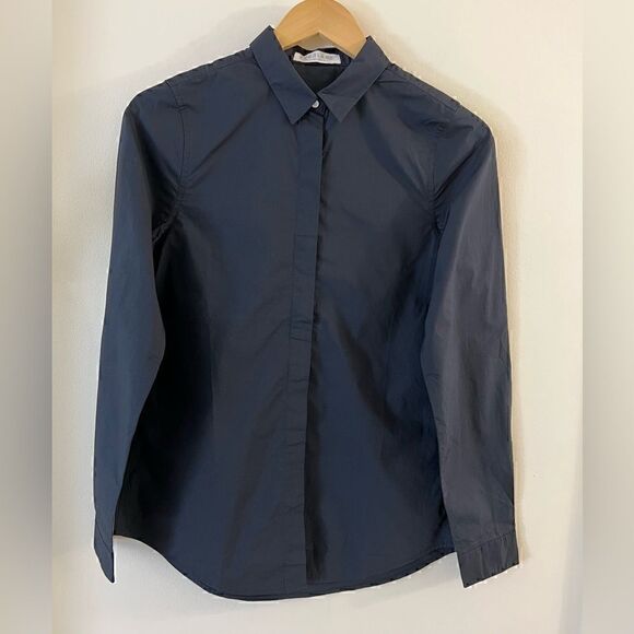 NWOT Everlane Concealed Placket Button Up Slim Fit
Shirt in Black Size S Petite - Picture 1 of 7